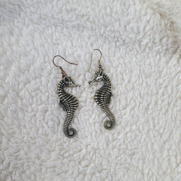 Seahorse Dangle Earrings - Picture 2 of 3